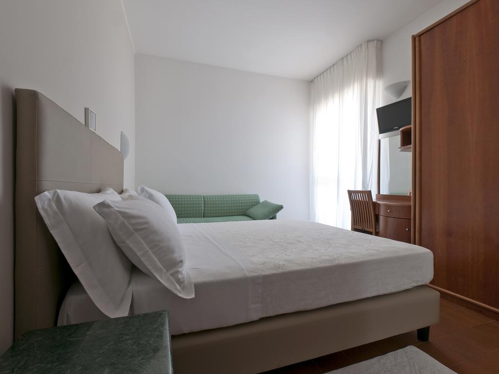 Hotel Eden ألبا أدرياتيكا الغرفة الصورة